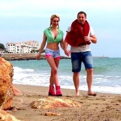 Verano de lujuria con Chessie Kay. Polvazo en la playa