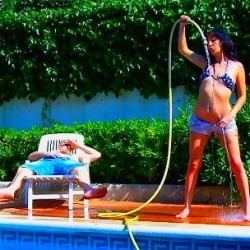 Escandalo en la piscina con Sheila Alonso