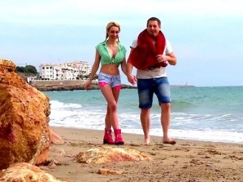 Verano de lujuria con Chessie Kay. Polvazo en la playa