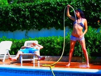 Escandalo en la piscina con Sheila Alonso