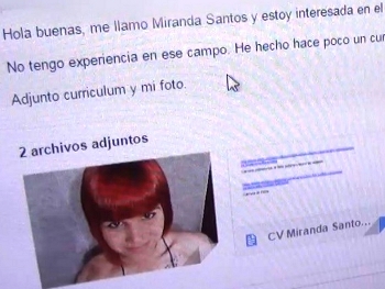 Se buscan chicas para línea erótica: Miranda, una gallega despistada está interesada en la oferta.