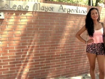 Hija de militar, estudiante de periodismo y ahora.. actriz porno. Paulova, las nuevas universitarias.